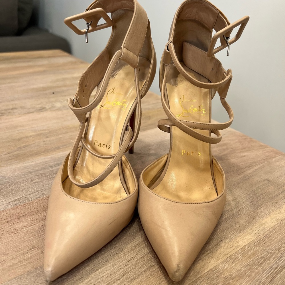 Nude leather pointy straps Red bottoms comfy